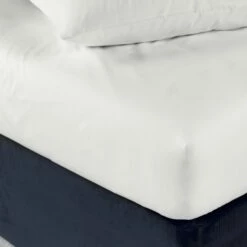 Easycare Percale Fitted Sheet -bedding shop 2075 5 Zoom