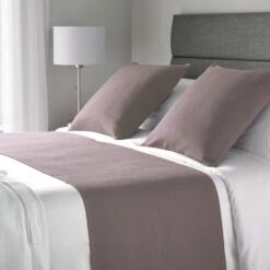 Ashley Runner -bedding shop 2127 6 Zoom